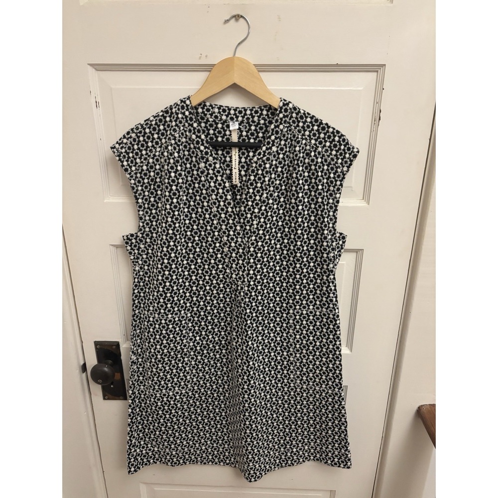 Uncle Frank Women's Black Embroidered Floral Dress‎ Size Medium